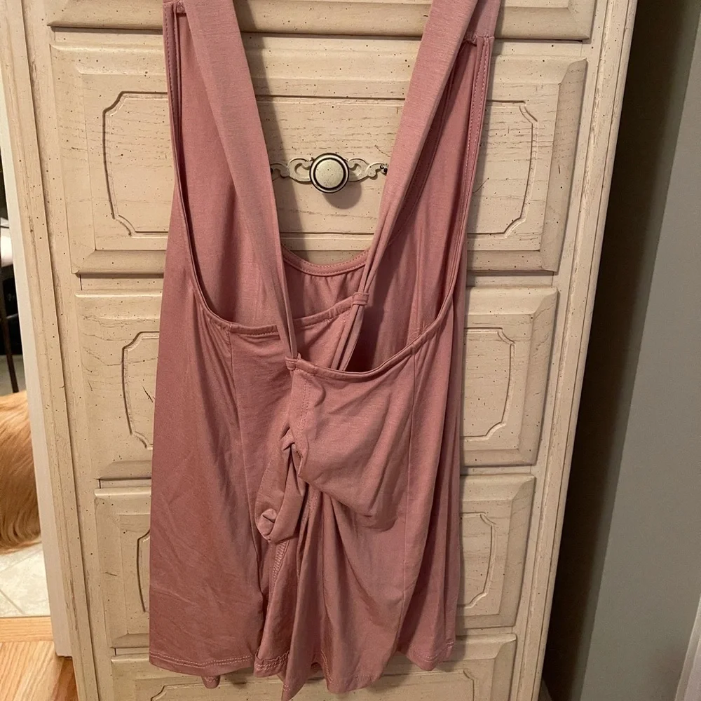 Lulu’s Tanktop - Picture 4 of 5